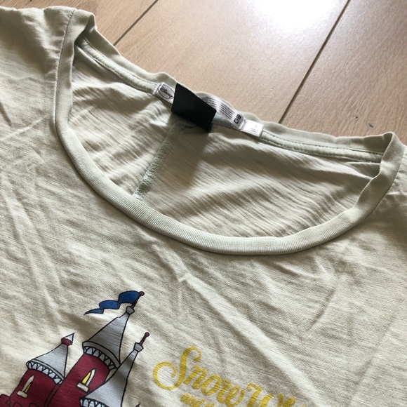 Uniqlo x Undercover Disney Snow White T Shirt Size S - Picture 9 of 11